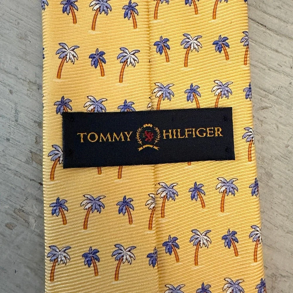 Tommy Hilfiger 100% Silk Yellow Palm Tree Traditional Tie‎ Good Condition